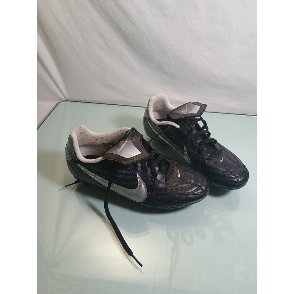 Nike Boys' Soccer Cleats Size 4.5Y Black